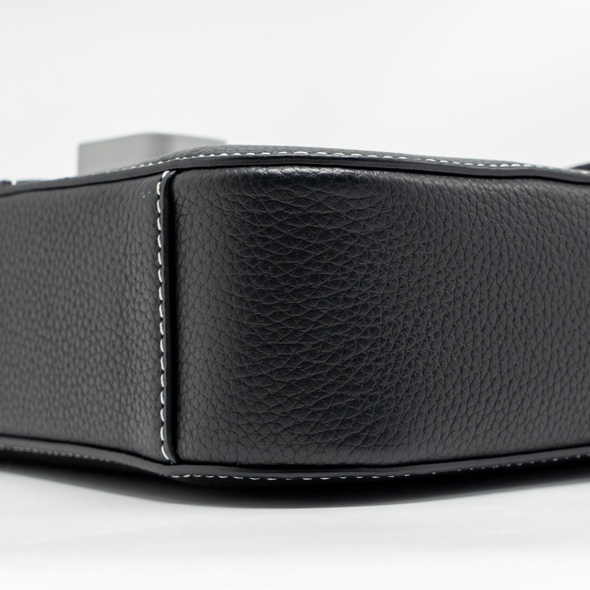 dior-medium-saddle-flap-messenger-bag-grained-calfskin-black-ghw