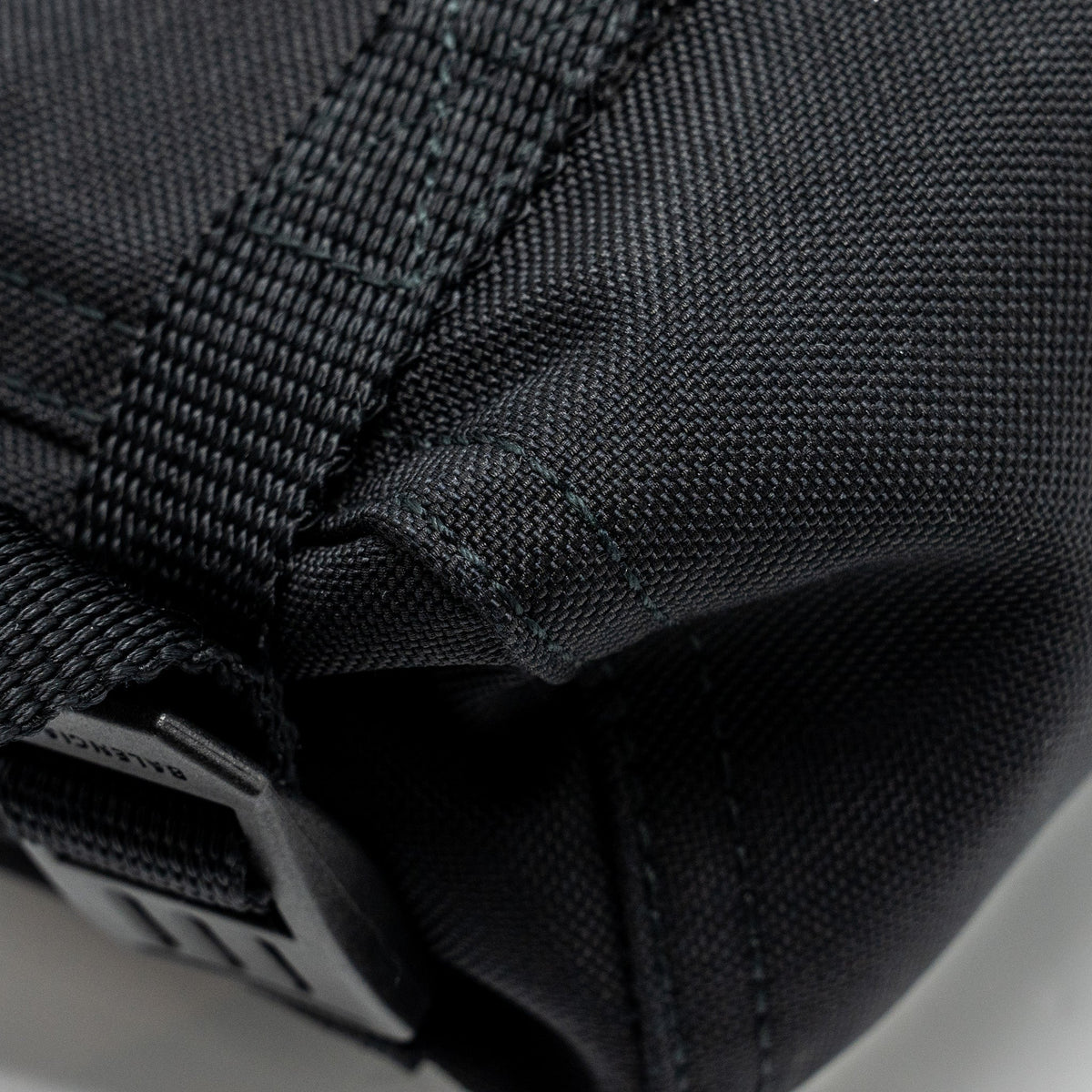 balenciaga-army-messenger-bag-black-recycled-nylon-black