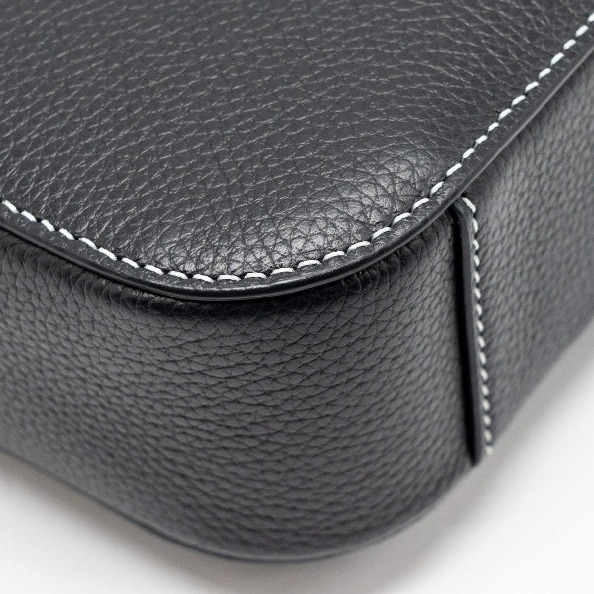 dior-medium-saddle-flap-messenger-bag-grained-calfskin-black-ghw