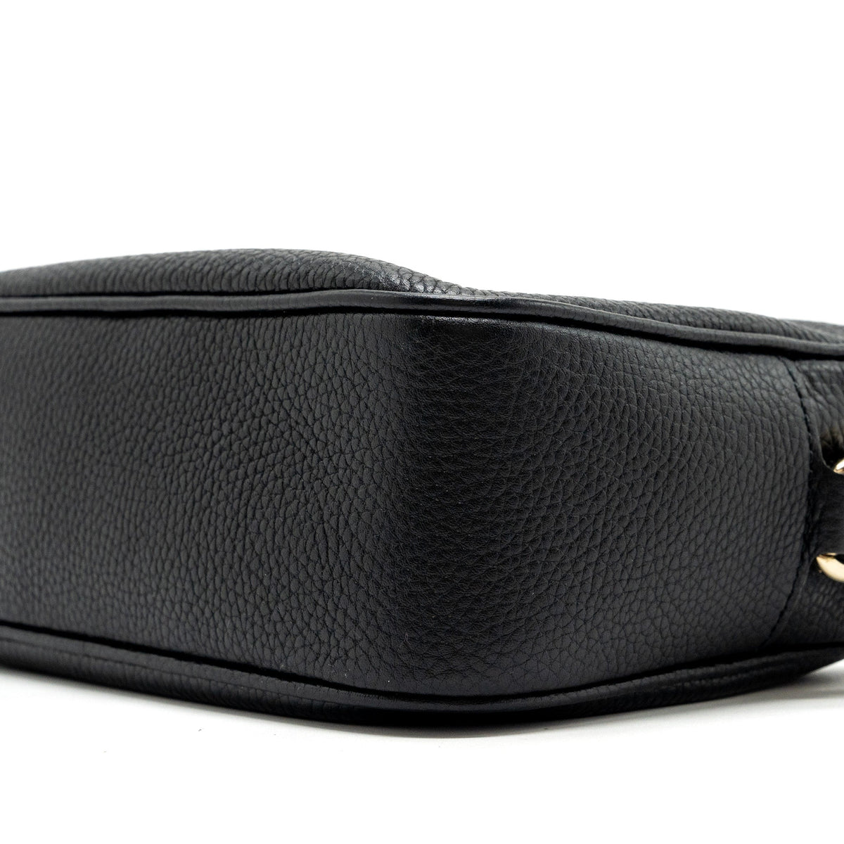 gucci-soho-disco-camera-bag-grained-calfskin-black-ghw
