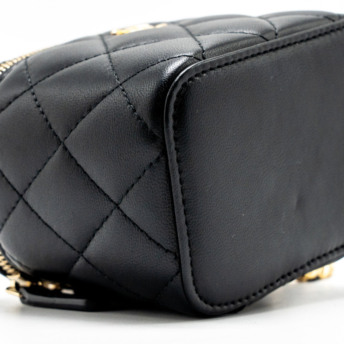 chanel-pearl-crush-mini-vanity-with-chain-lambskin-black-ghw-3