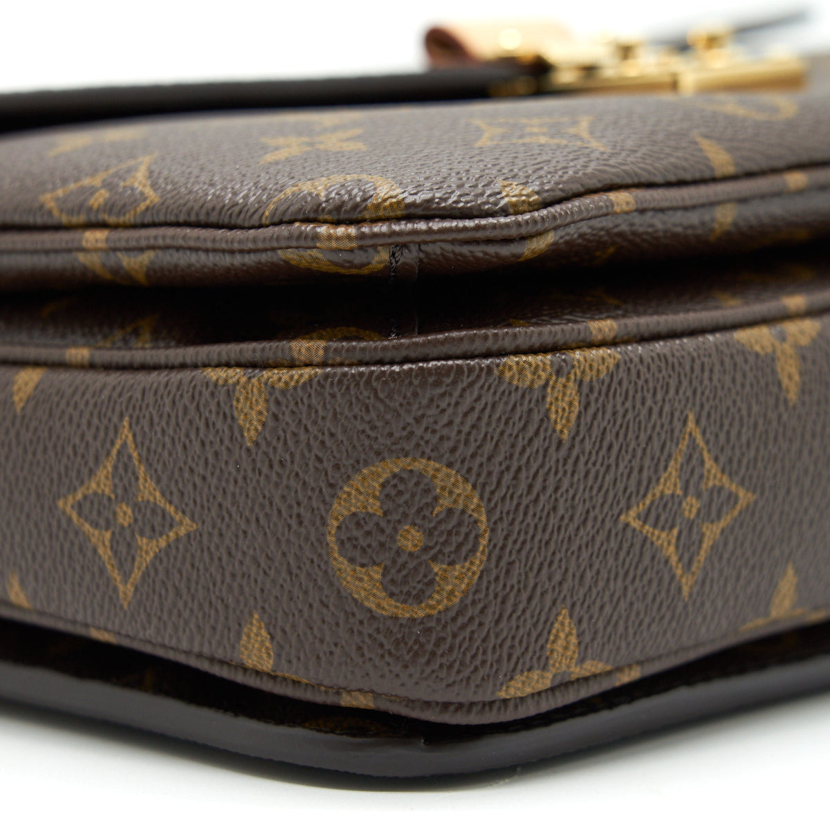 louis-vuitton-monogram-canvas-pochette-metis-1