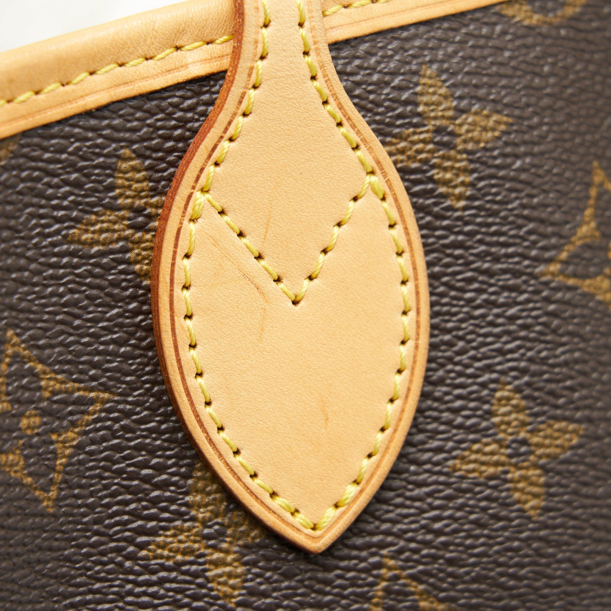 louis-vuitton-neverfull-gm-monogram-canvas-small-pouch-missing