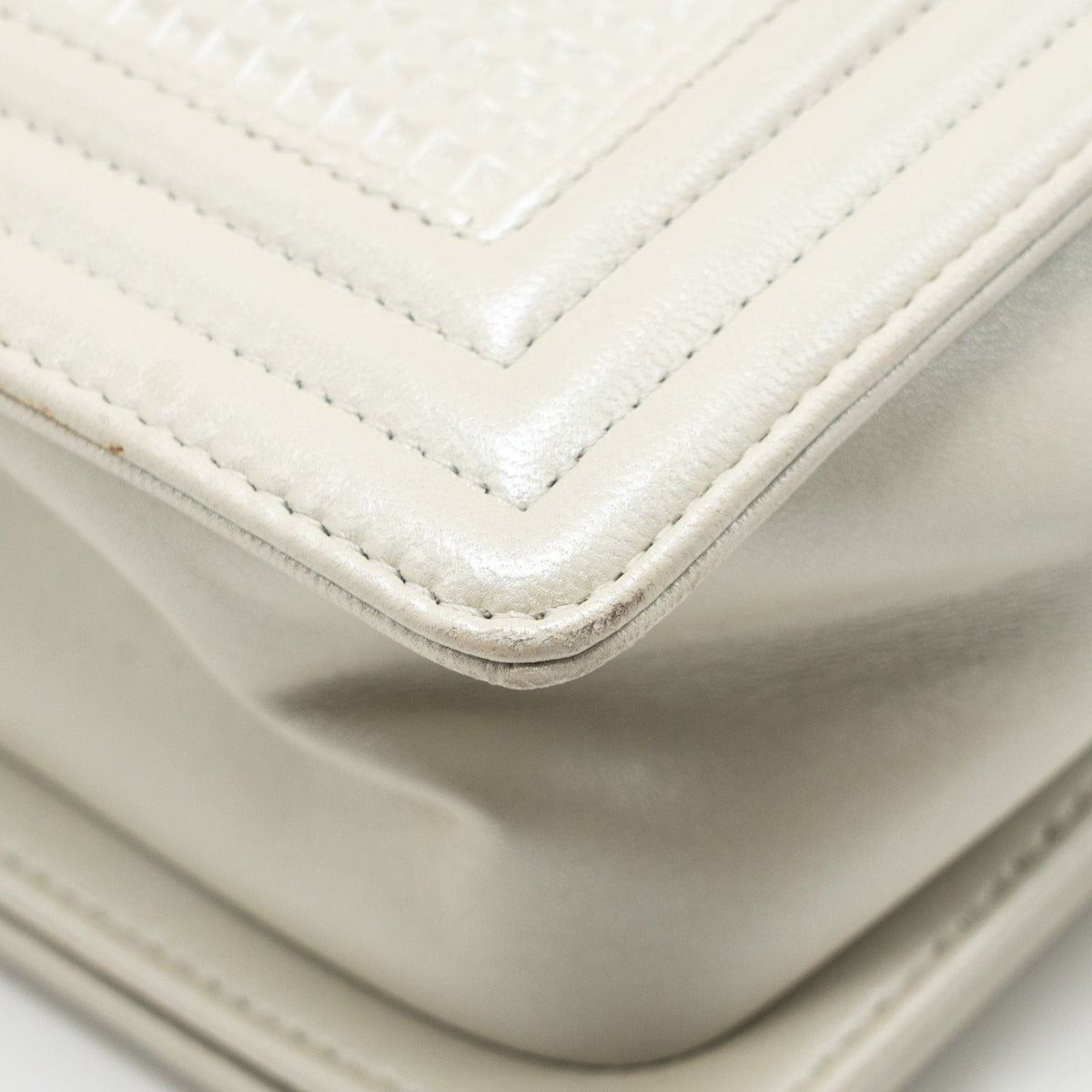 chanel-boy-bag-white