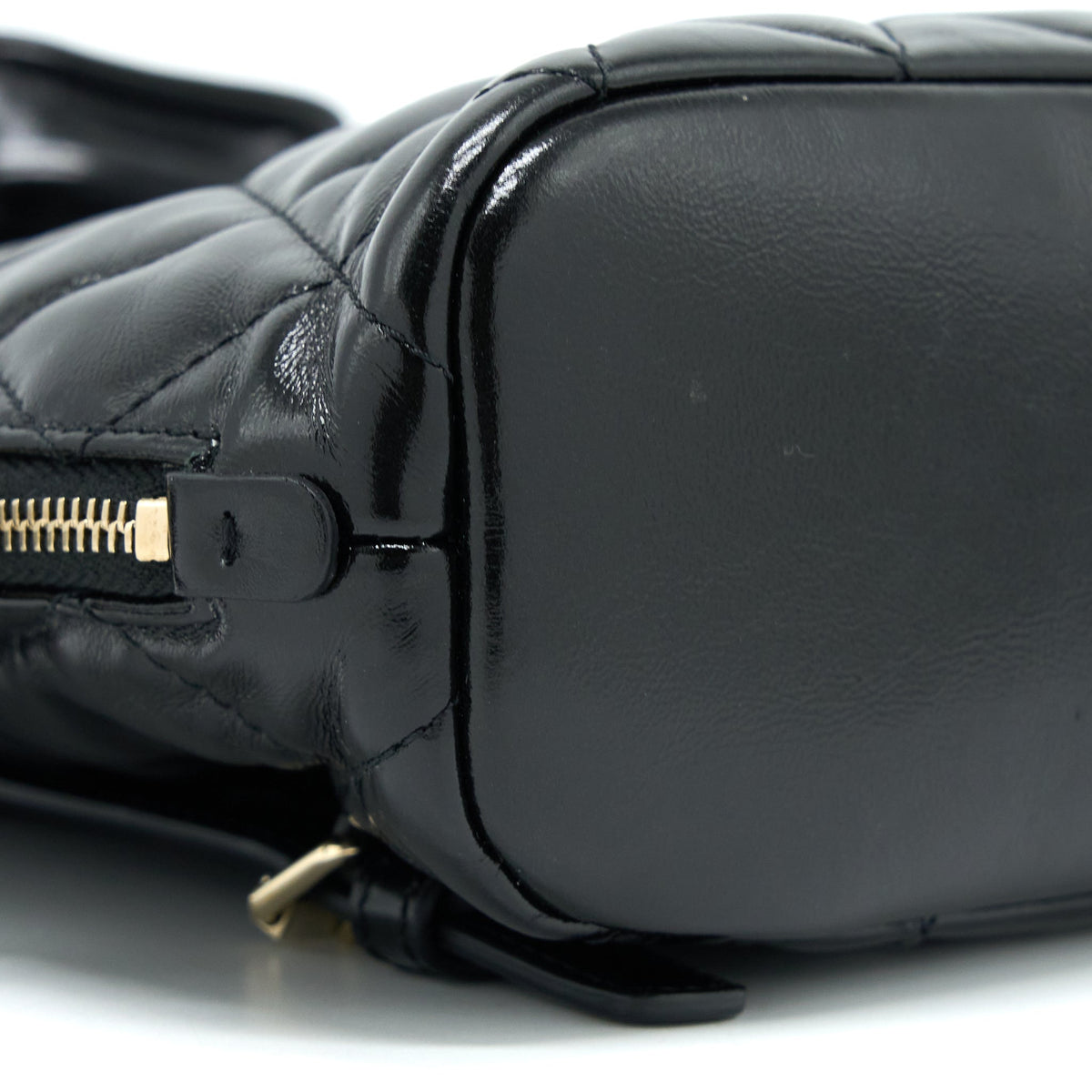 chanel-22a-quilted-backpack-shiny-calfskin-black-lghw
