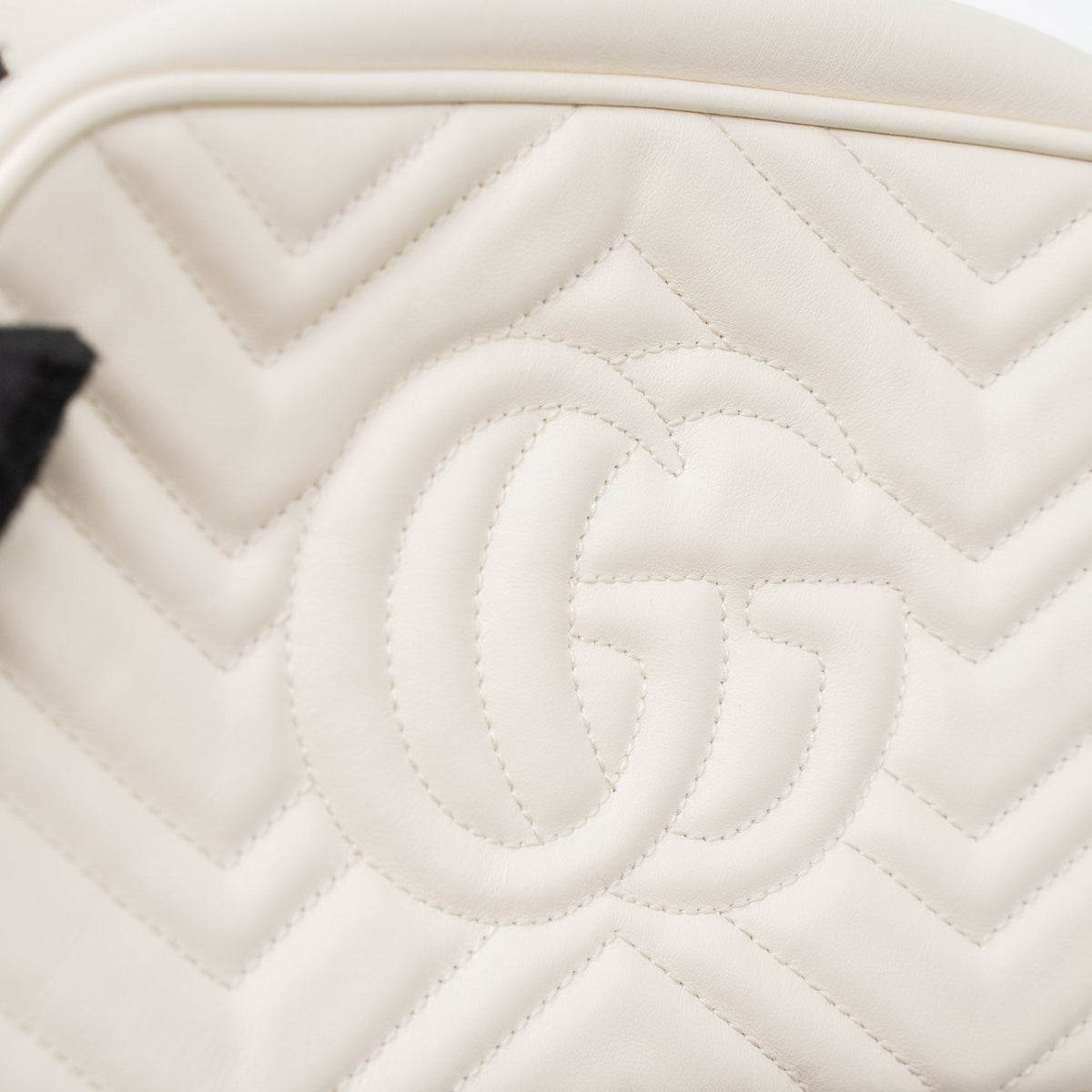 gucci-gg-marmont-camera-shoulder-bag-calfskin-white-ghw