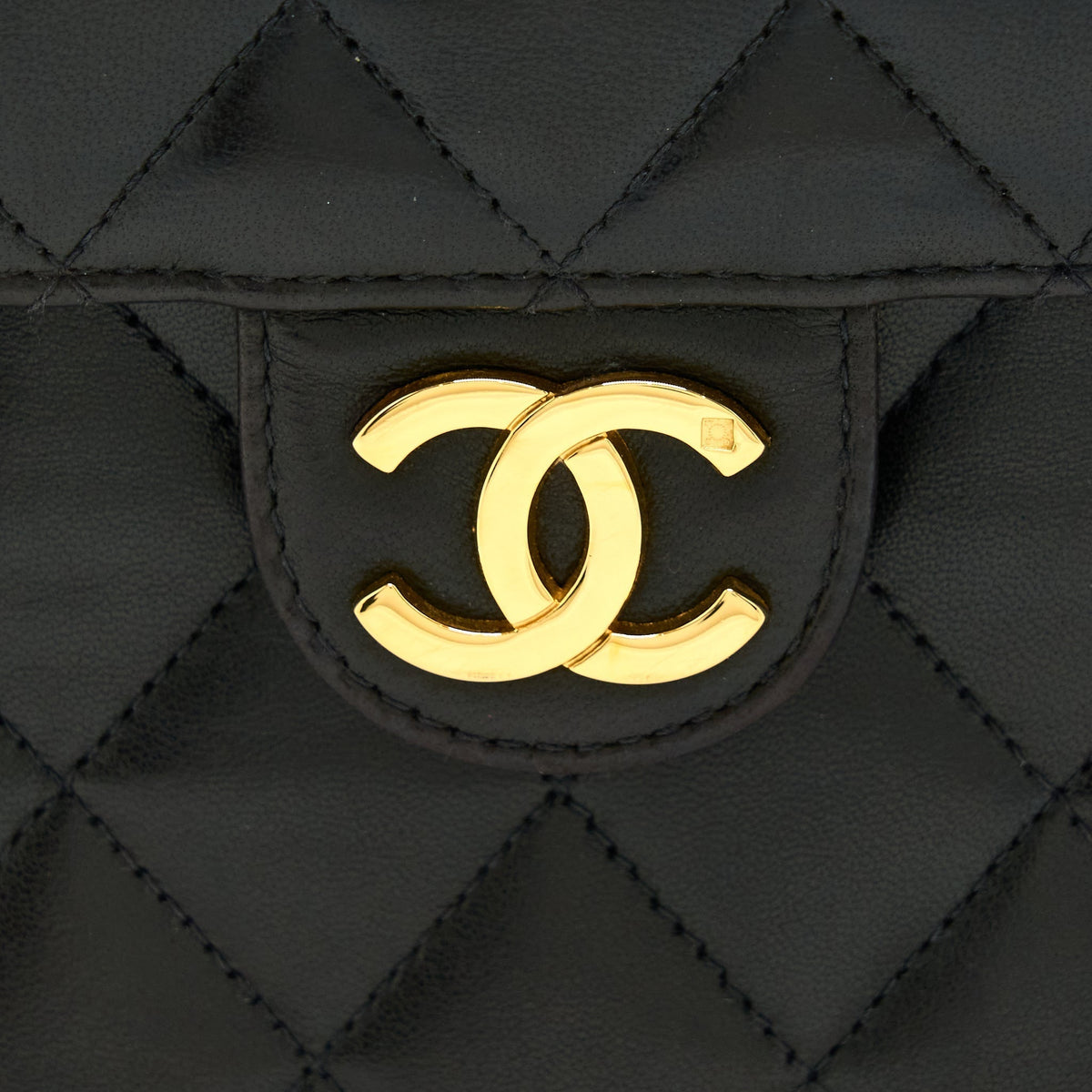 chanel-vintage-flap-bag-lambskin-black-ghw