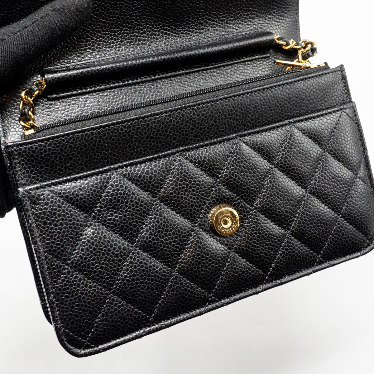 chanel-classic-wallet-on-chain-caviar-black-ghwmicrochip-4