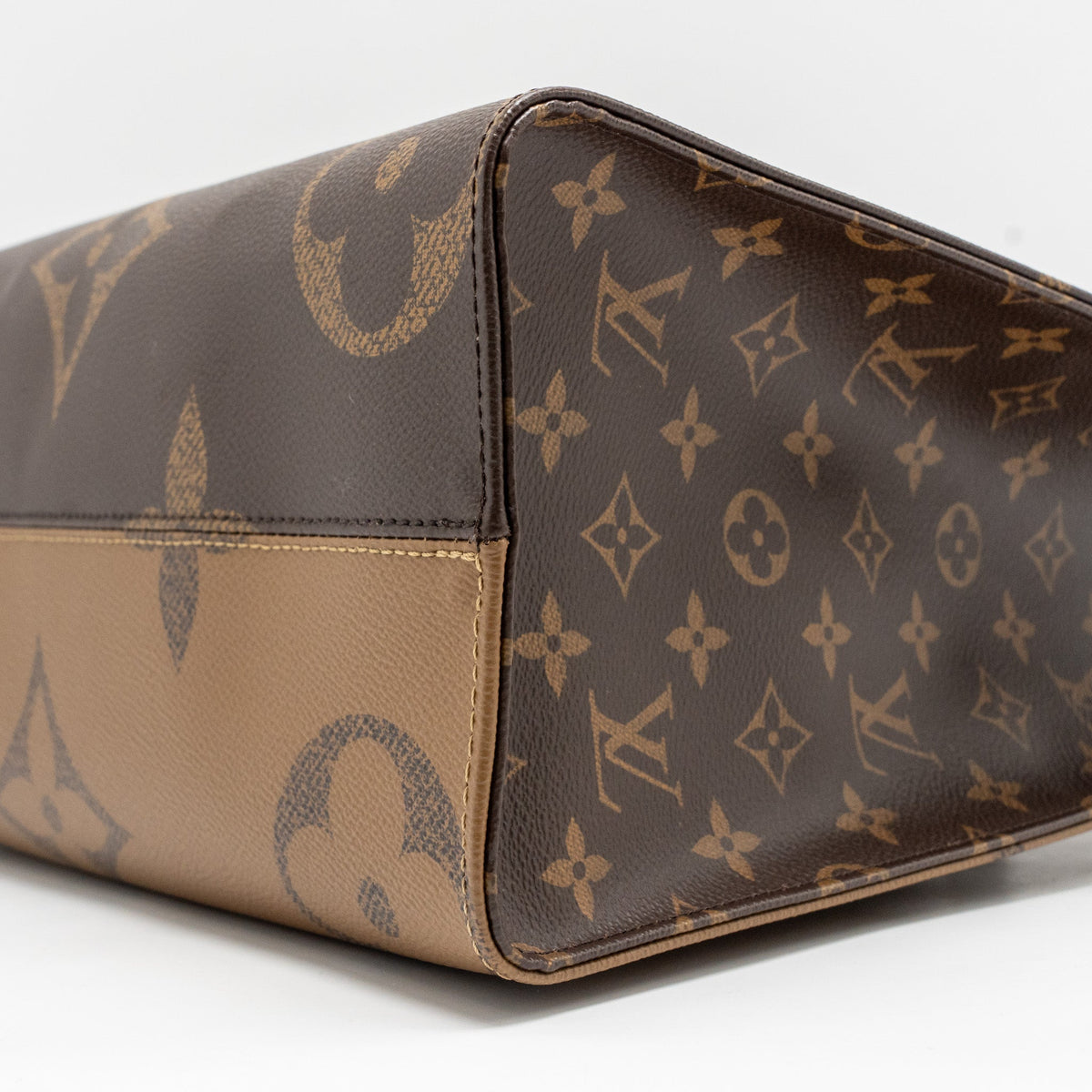 louis-vuitton-onthego-mm-monogram-canvas-ghw-10