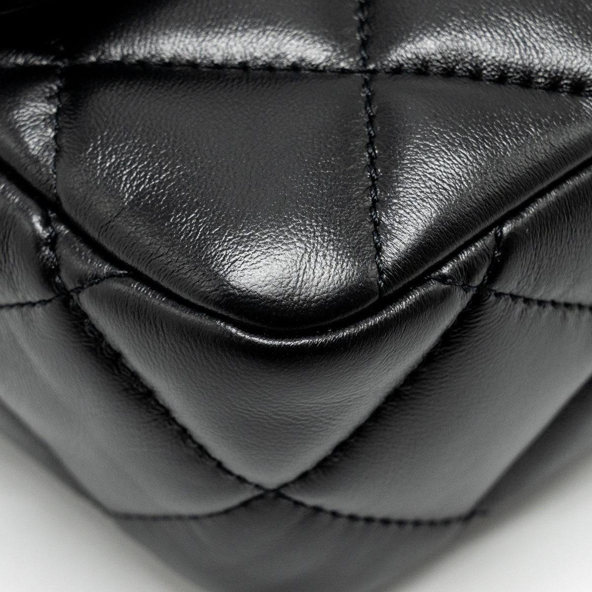 chanel-22b-mini-flap-bag-lambskin-black-ghw-microchip