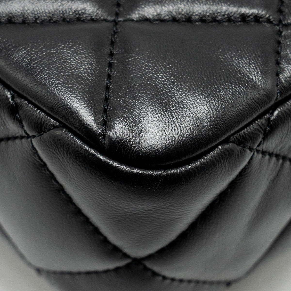 chanel-22b-mini-flap-bag-lambskin-black-ghw-microchip
