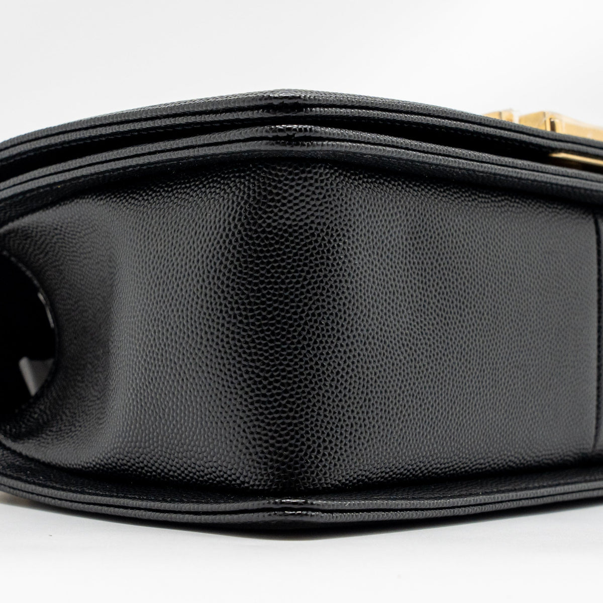 chanel-medium-boy-bag-caviar-black-ghwmicrochip