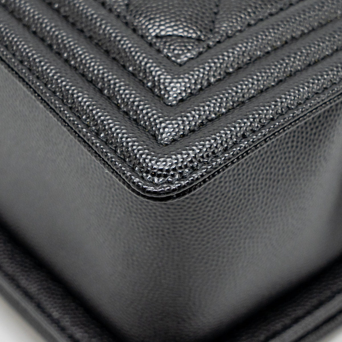 chanel-medium-boy-bag-caviar-black-ghwmicrochip