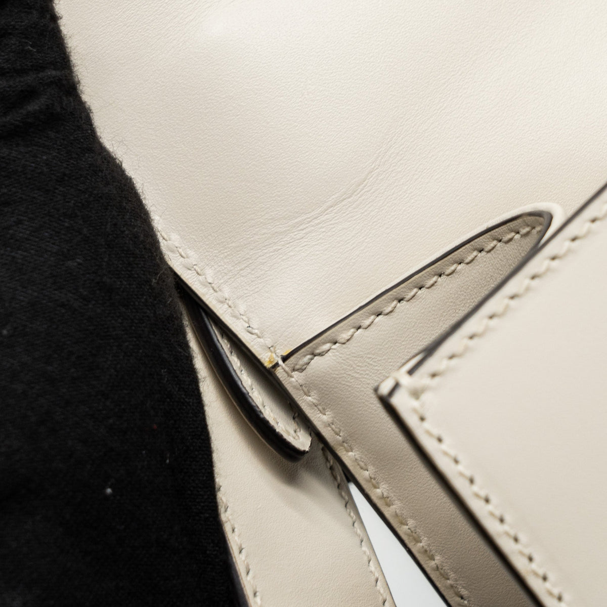 gucci-sylvie-embroidered-shoulder-bag-calfskin-white-ghw