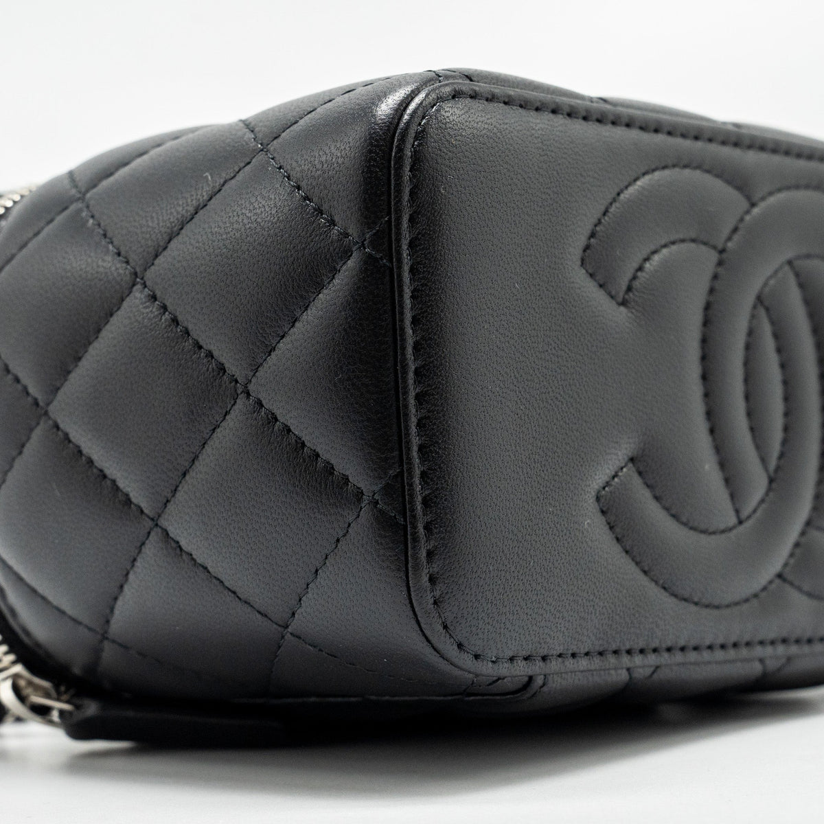 chanel-top-handle-long-vanity-case-lambskin-black-shw-microchip-copy