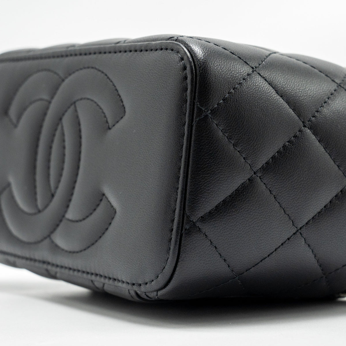 chanel-top-handle-long-vanity-case-lambskin-black-shw-microchip-copy