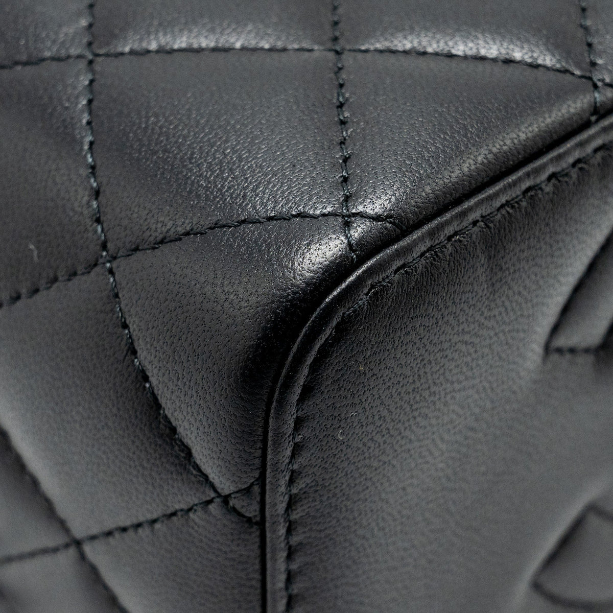 chanel-top-handle-long-vanity-case-lambskin-black-shw-microchip-copy