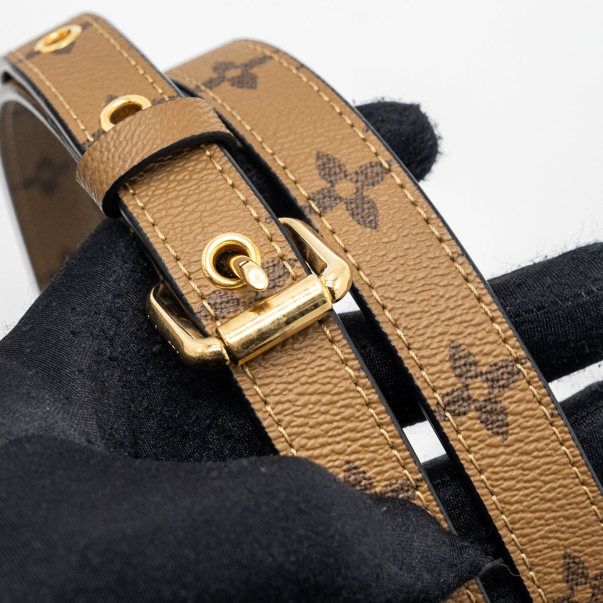 louis-vuitton-pochette-metis-reverse-monogram-canvas-ghw-1