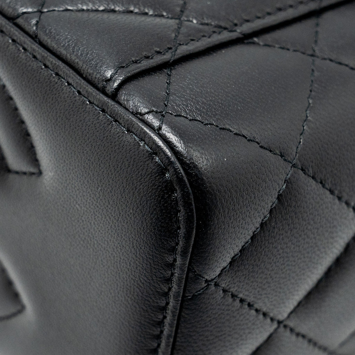 chanel-top-handle-long-vanity-case-lambskin-black-shw-microchip-copy