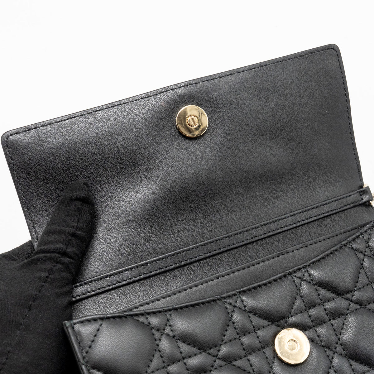 black-dior-wallet-on-chain