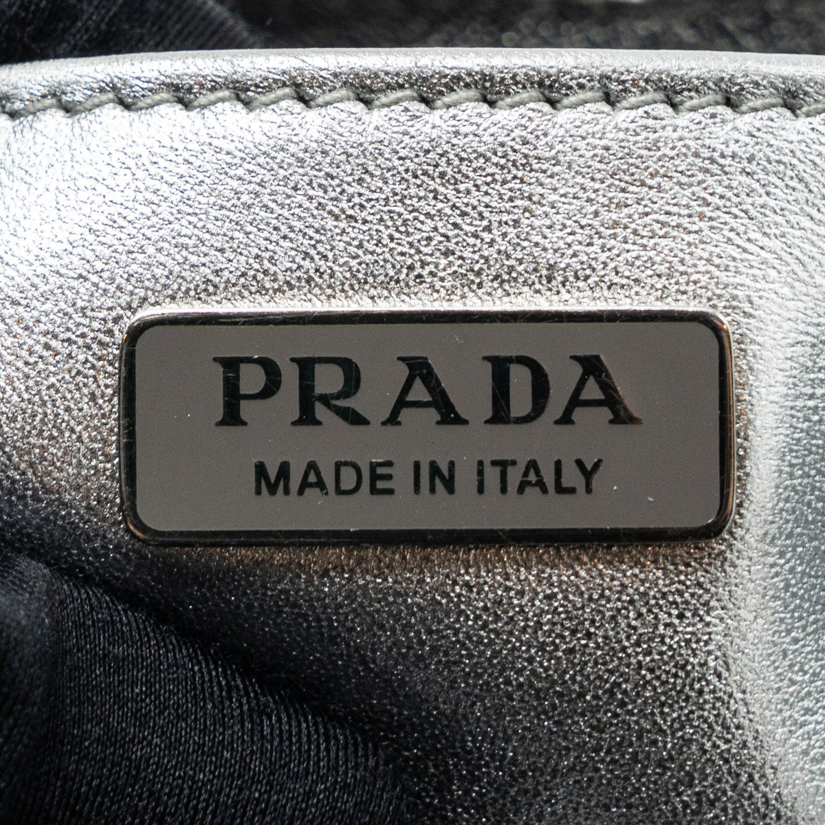 prada-borsa-a-spalla-cleo-pelle-spazzolato-argento-shw