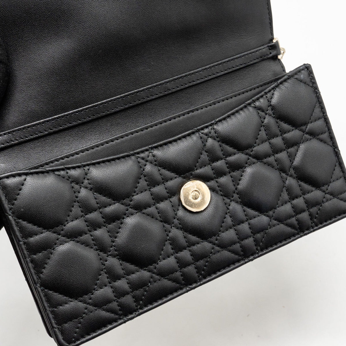 black-dior-wallet-on-chain