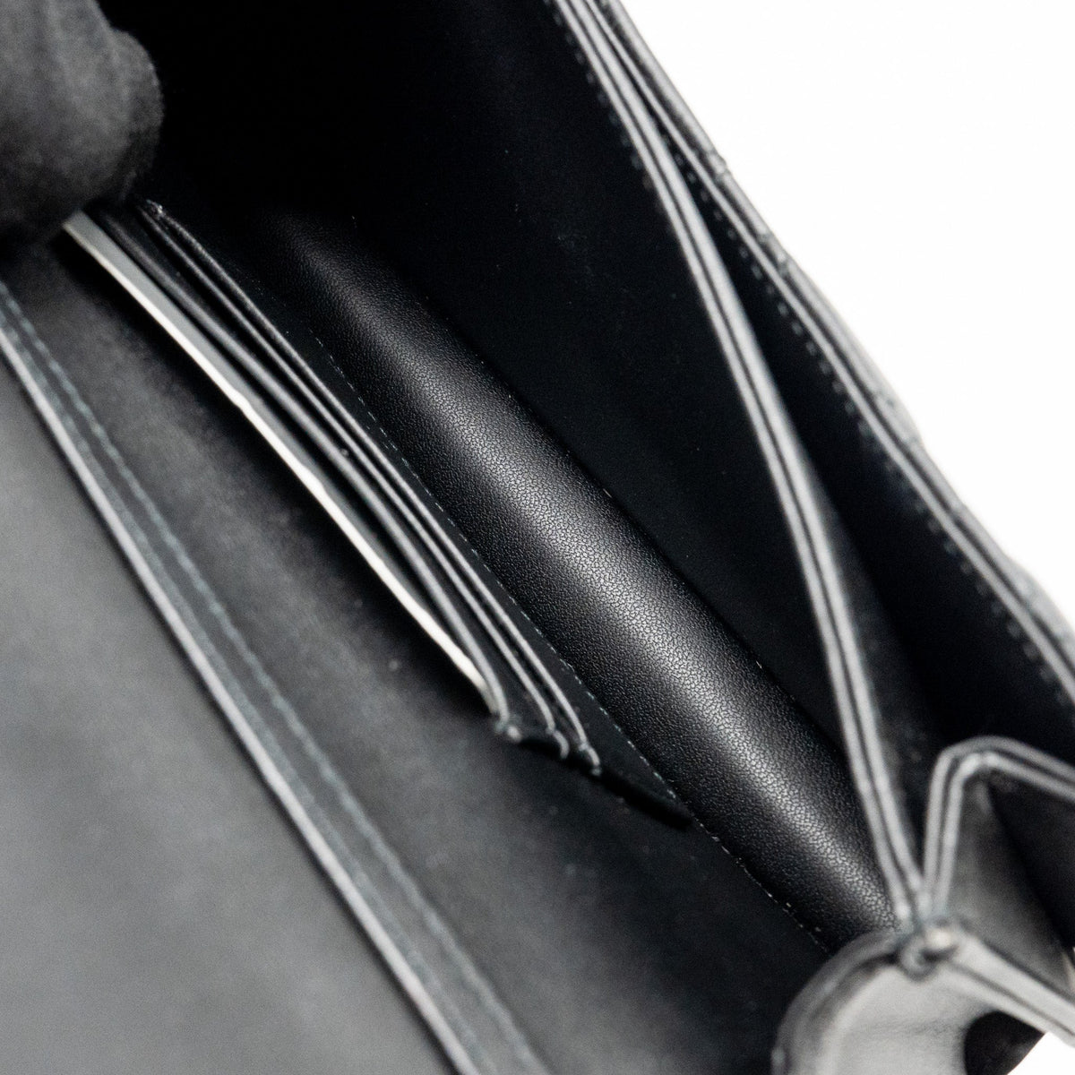black-dior-wallet-on-chain