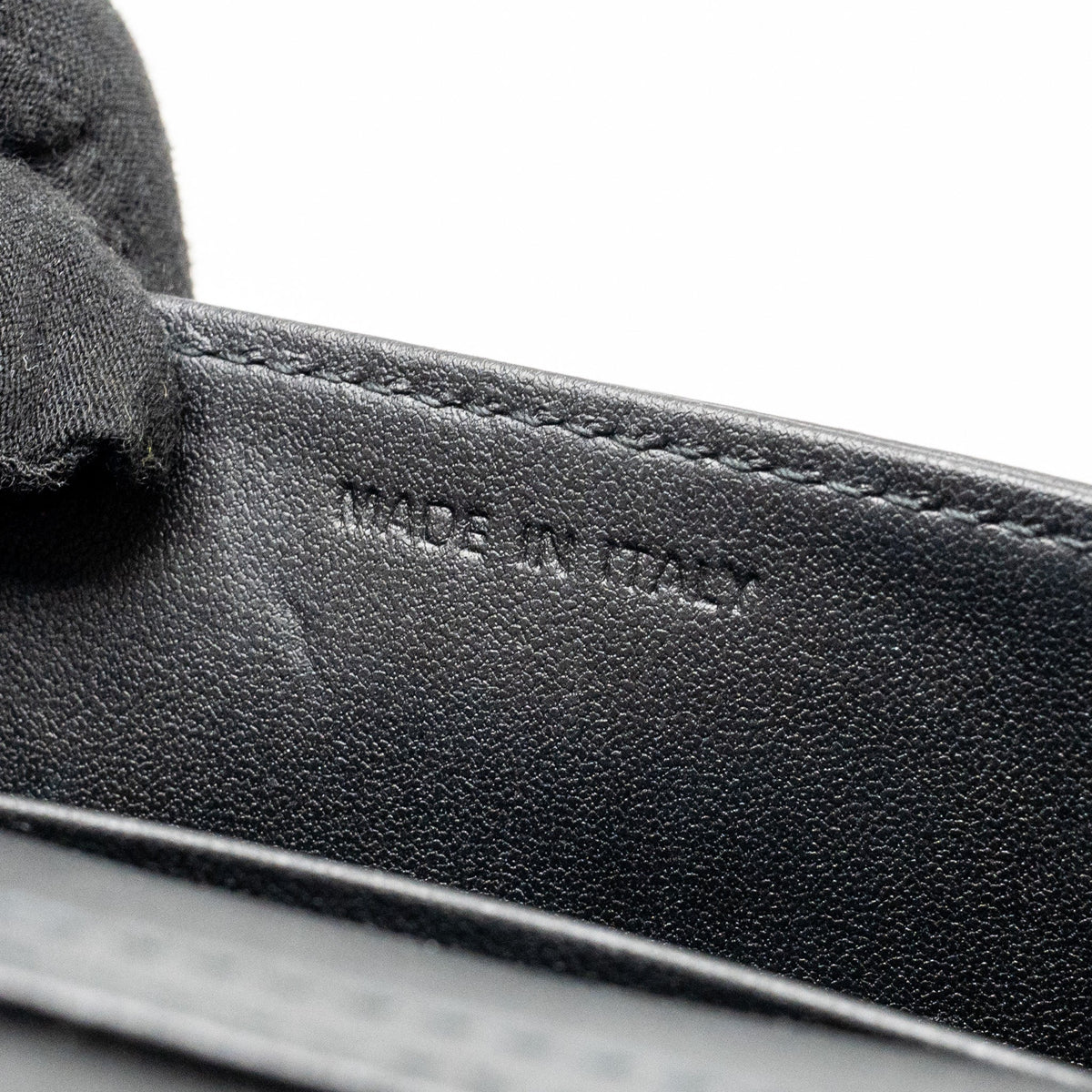 black-dior-wallet-on-chain