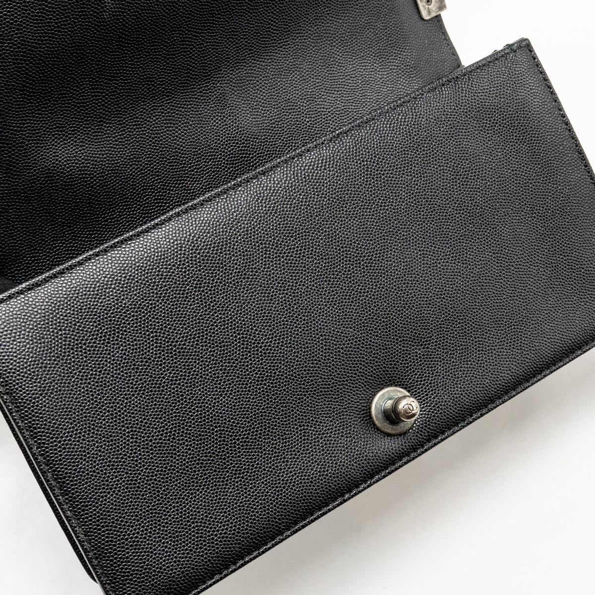 chanel-medium-boy-bag-caviar-black-shw-1