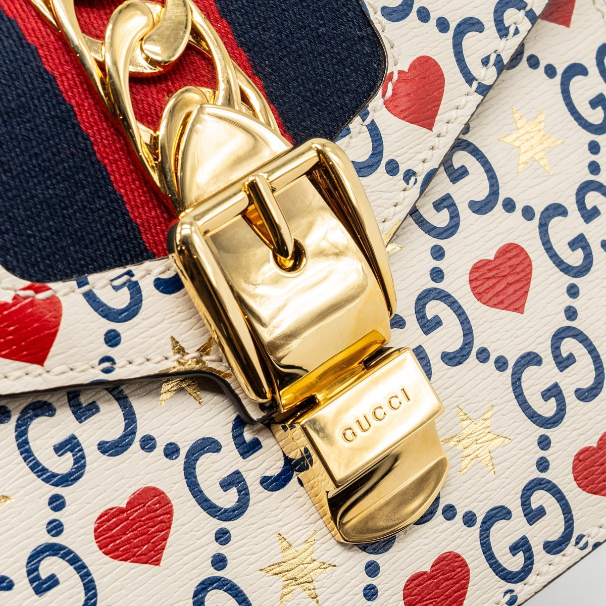 gucci-mini-top-handle-sylvie-tote-bag-with-heart-print-limited-white-multicolor-ghw