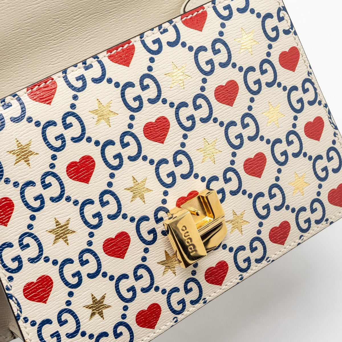gucci-mini-top-handle-sylvie-tote-bag-with-heart-print-limited-white-multicolor-ghw