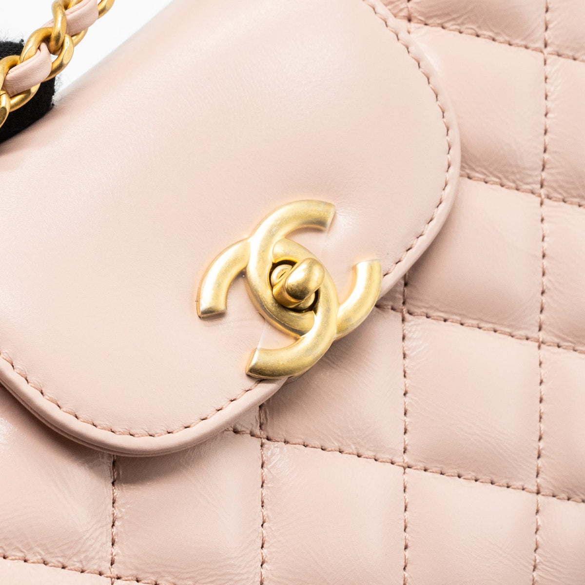 chanel-23k-mini-shopping-bag-calfskin-light-pink-ghwmicrochip