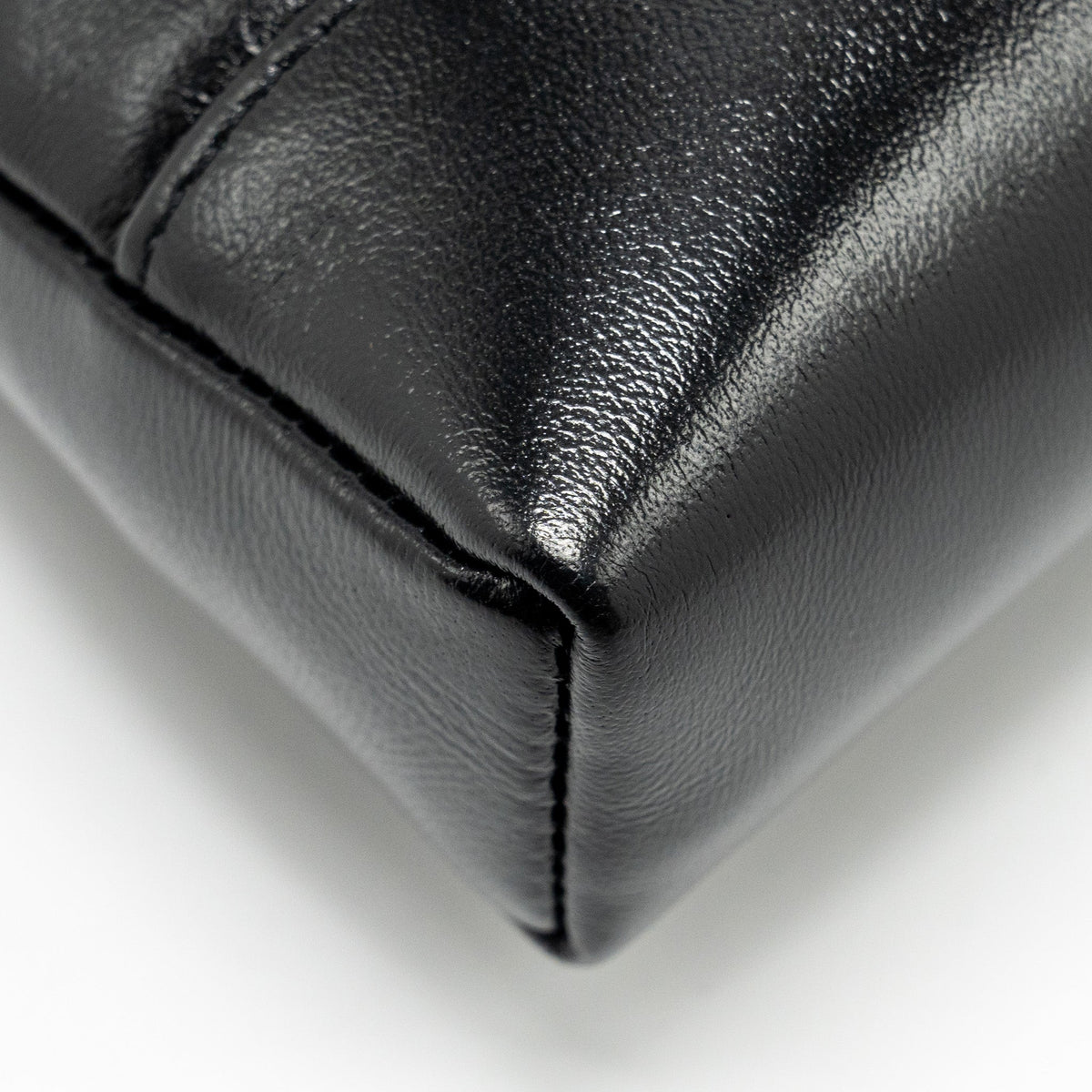 chanel-mini-31-clutch-with-chain-shiny-lambskin-black-lghwmicrochip
