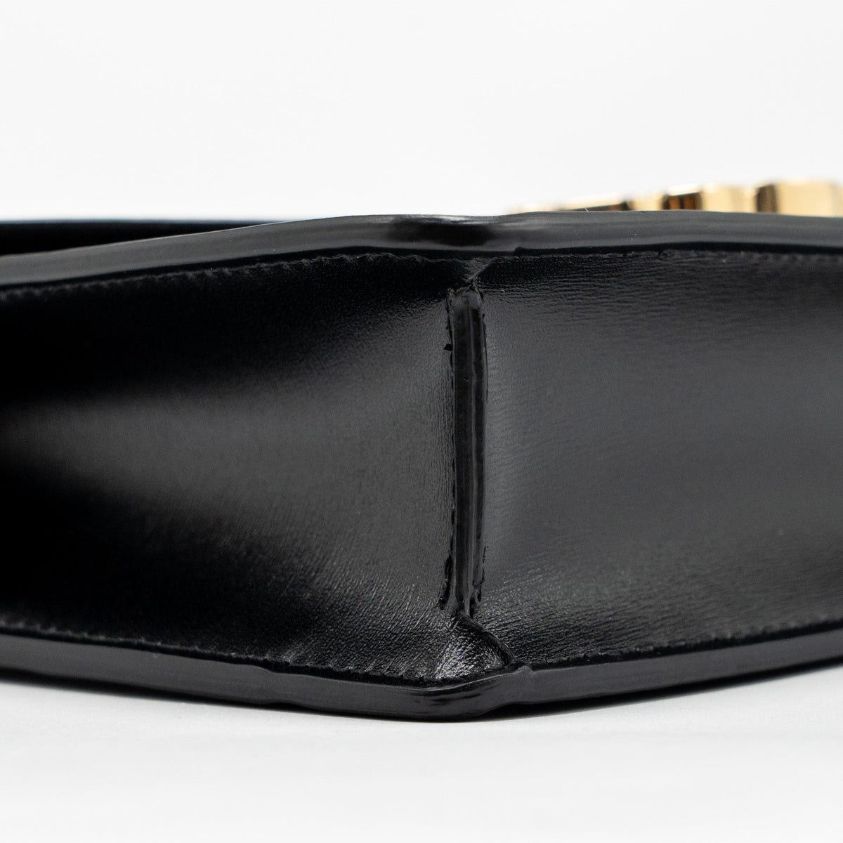 celine-triomphe-wallet-on-chain-margo-shiny-calfskin-black-ghw