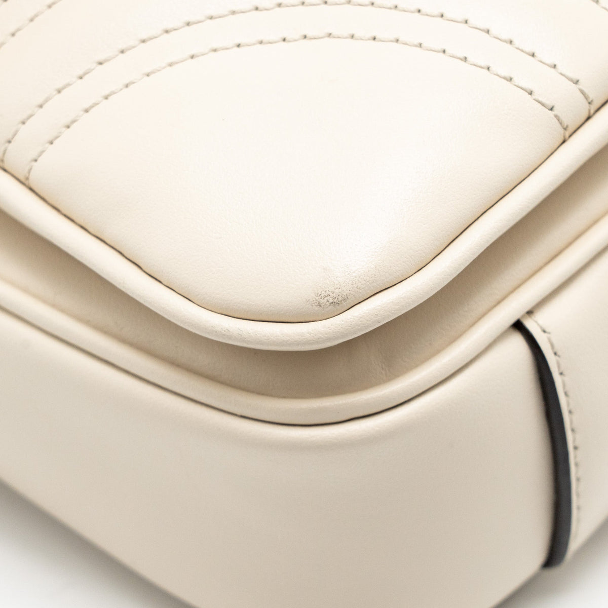 gucci-medium-gg-marmont-shoulder-bag-white-matelasse-chevron-leather-with-white-hardware-copy