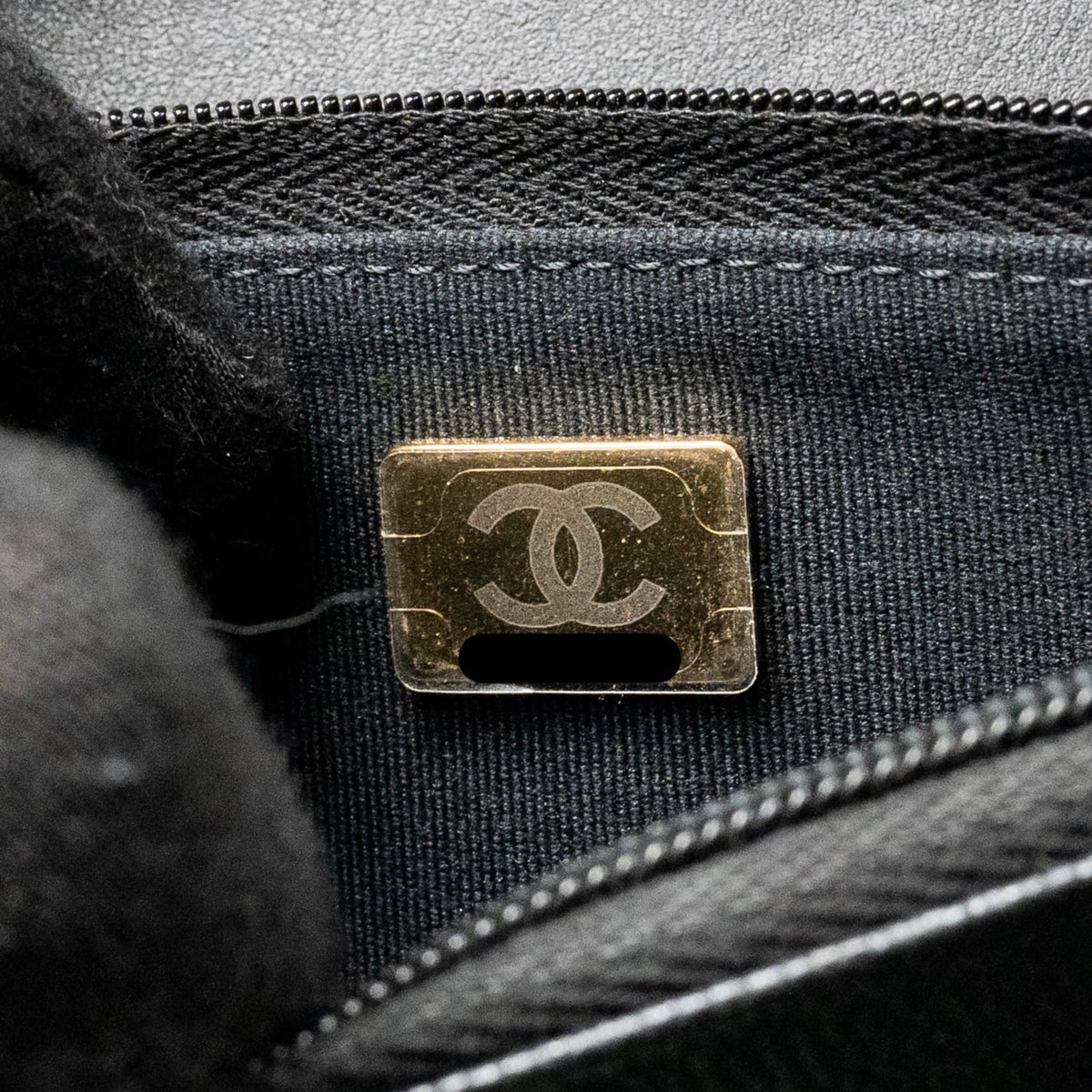 chanel-23b-wallet-on-chain-with-adjustable-chain-caviar-black-ghw-microchip-copy