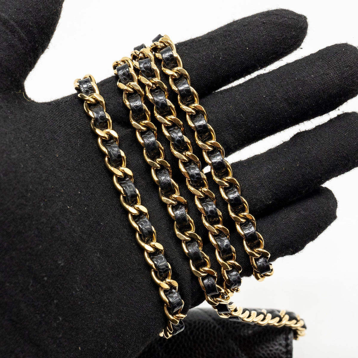 chanel-classic-wallet-on-chain-caviar-black-ghwmicrochip-5