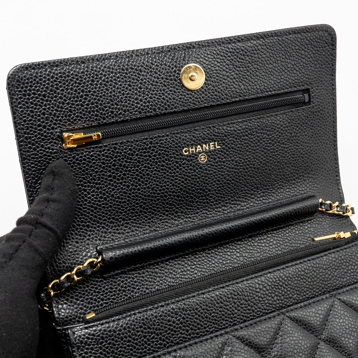 chanel-classic-wallet-on-chain-caviar-black-ghwmicrochip-5