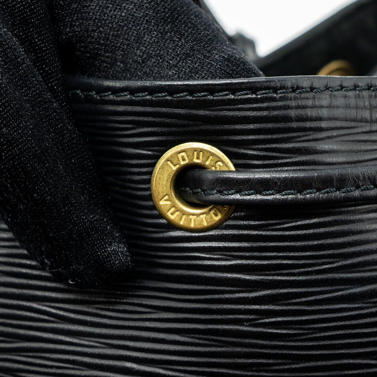 louis-vuitton-petit-noe-epi-leather-black-ghw