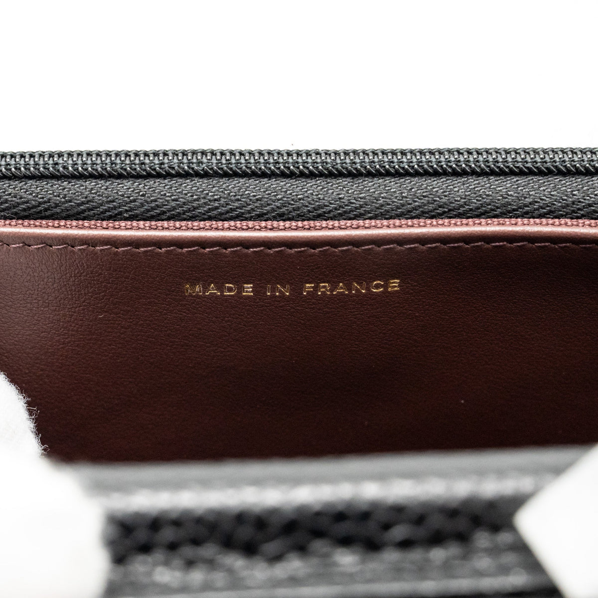 chanel-classic-wallet-on-chain-caviar-black-ghwmicrochip-2