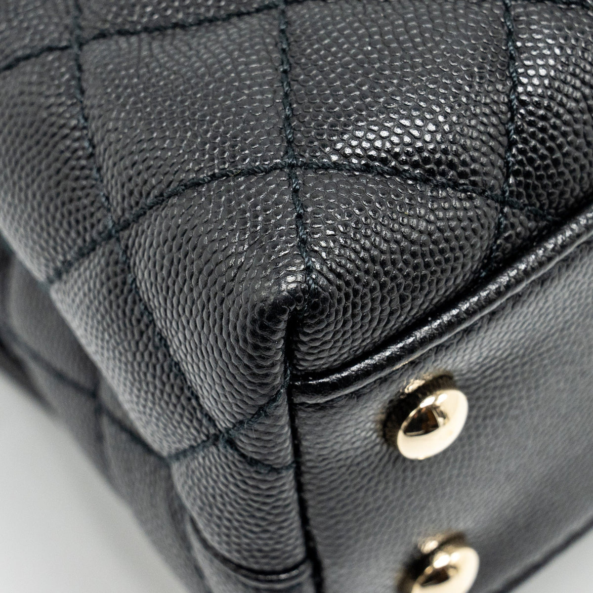 chanel-small-coco-handle-caviar-black-lghw-microchip-16