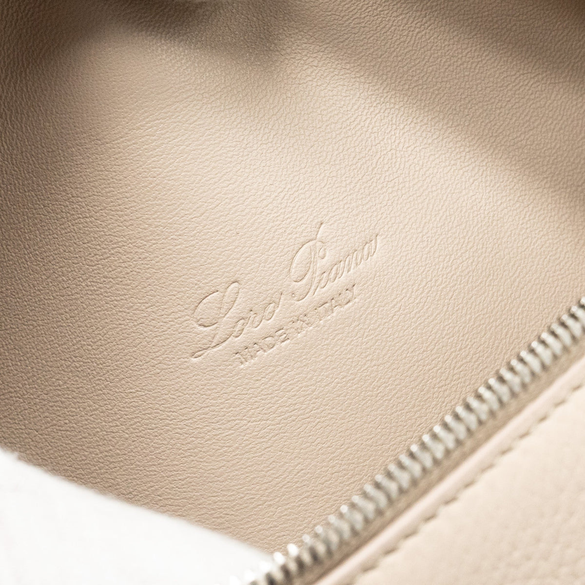 loro-piana-extra-pocket-l19-grained-calfskin-whisper-white-shw