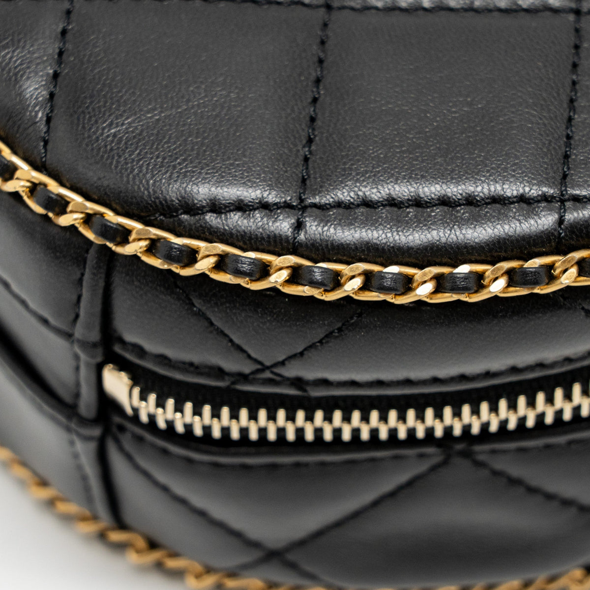 chanel-round-vanity-with-chain-lambskin-black-ghw-microchip-1