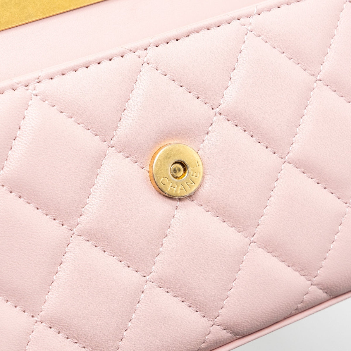 chanel-22b-flap-bag-with-enamel-top-handle-lambskin-light-pink-ghw