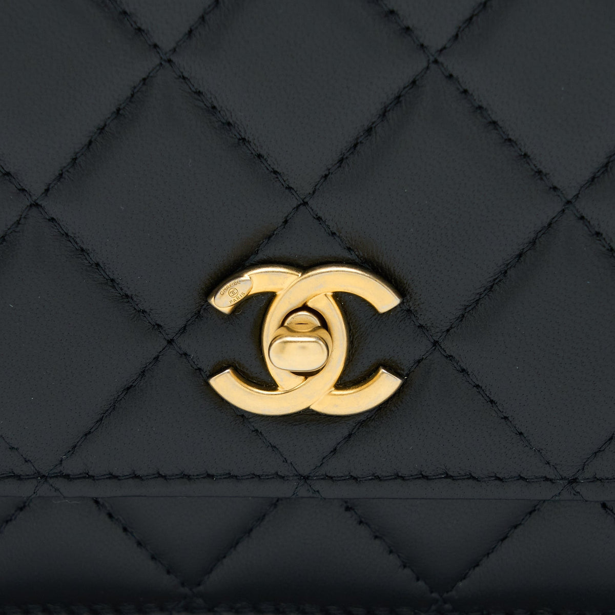 chanel-pearl-crush-wallet-on-chain-lambskin-black-ghw-microchip-8