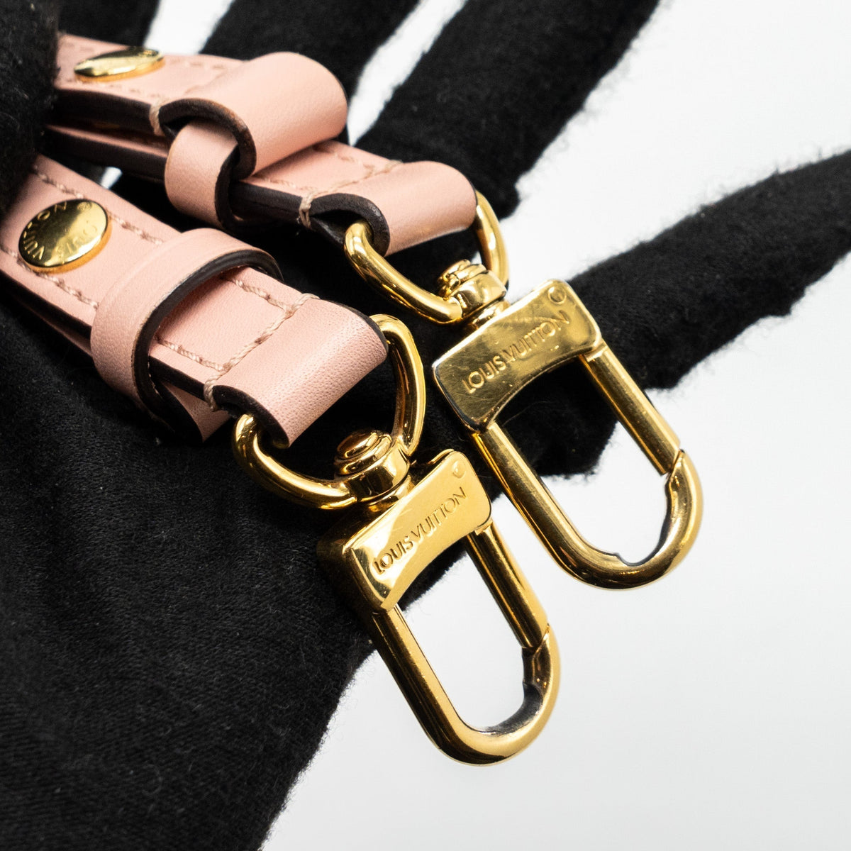 louis-vuitton-neonoe-monogram-canvas-rose-poudre