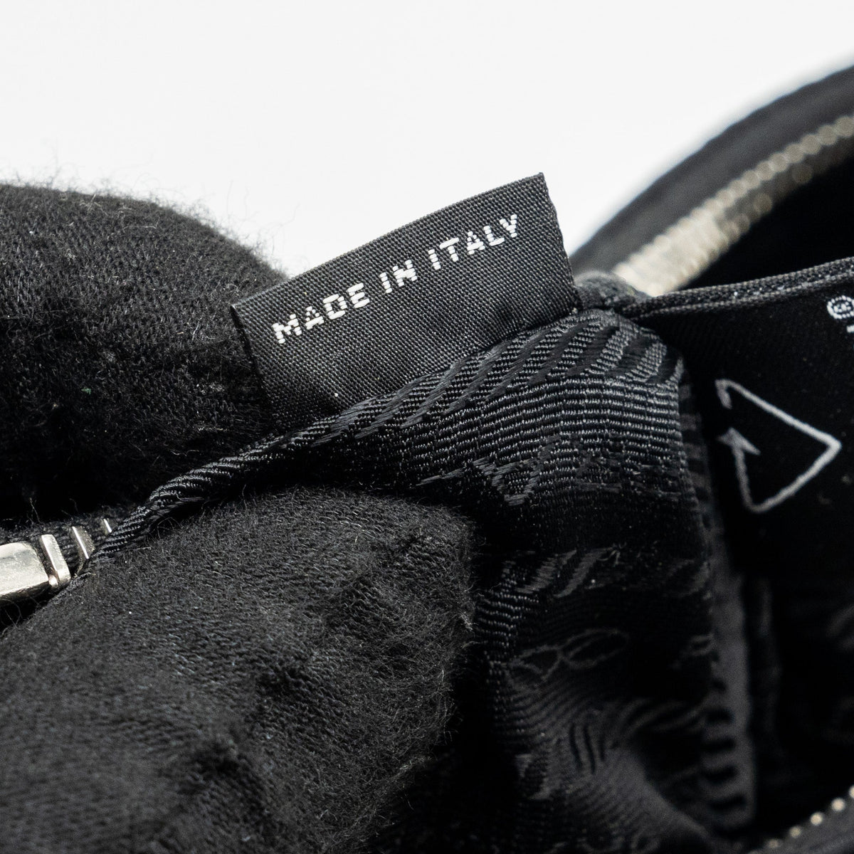 prada-reedition-2005-re-nylon-black-shw