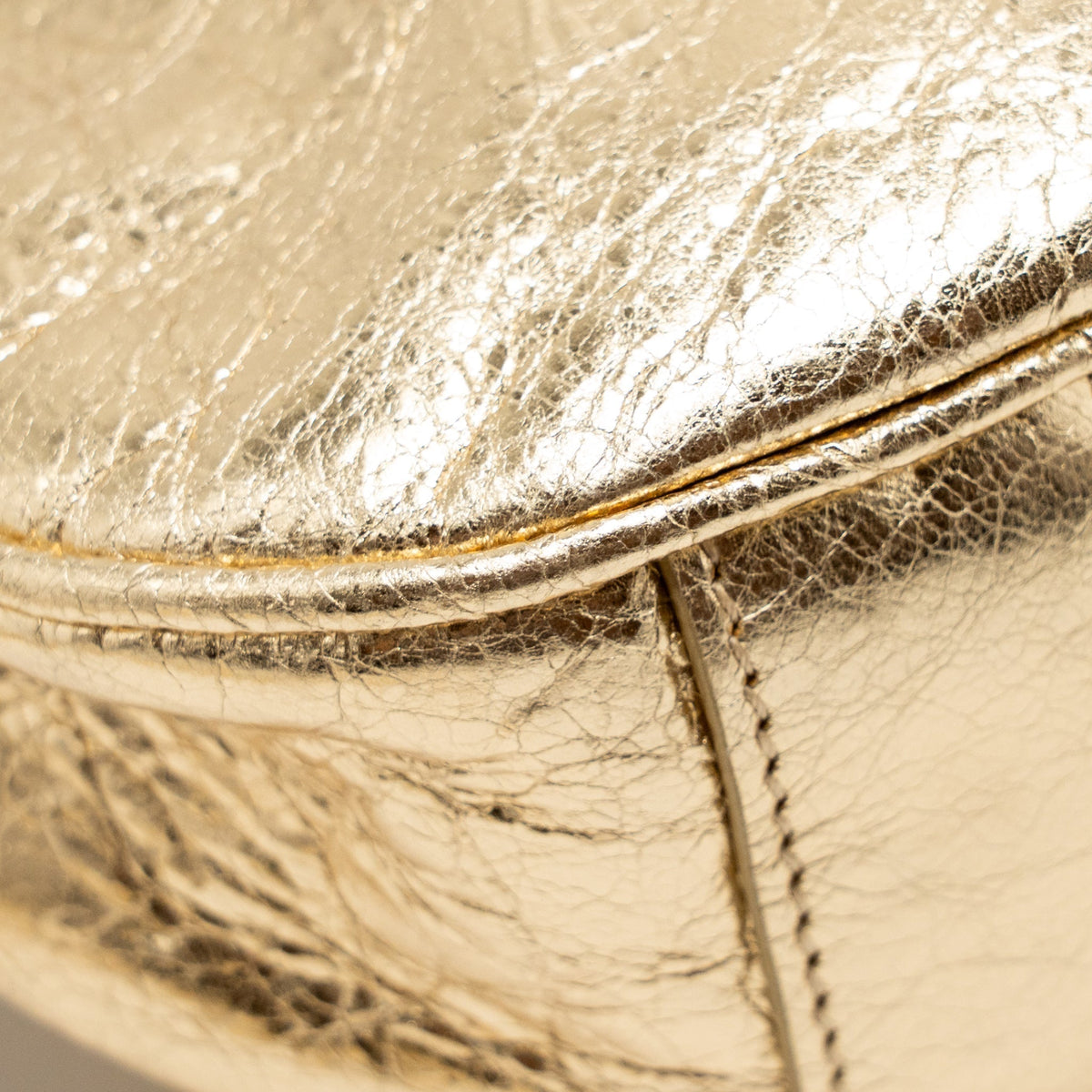 balenciaga-le-cagole-xs-shoulder-bag-arena-cracked-lambskin-gold-ghw