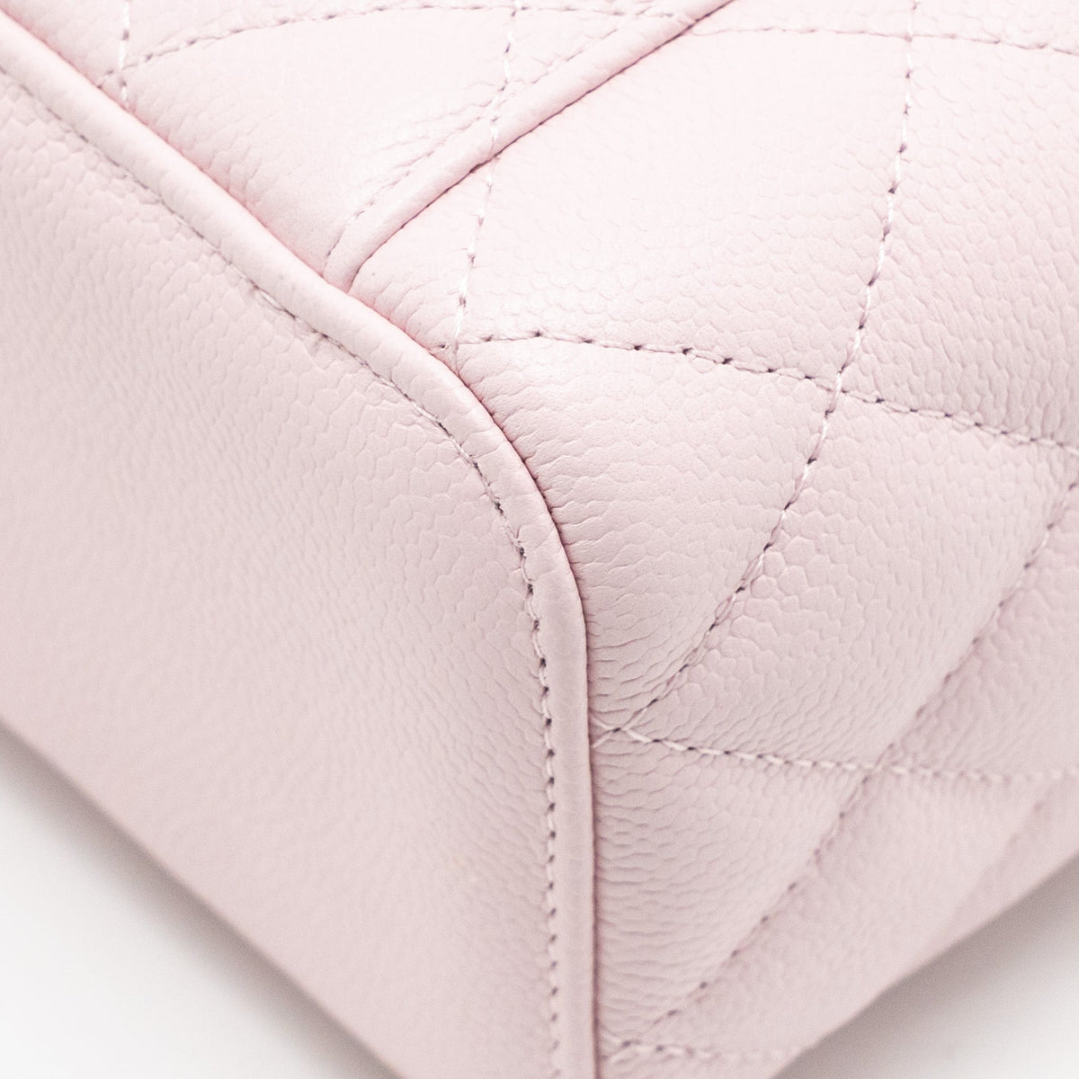 chanel-22p-long-vanity-case-with-logo-chain-light-pink-caviar-lghw