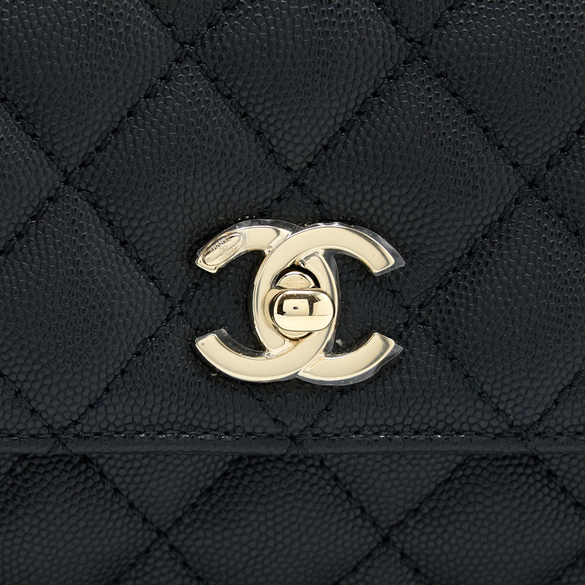 chanel-coco-handle-caviar-black-lghwmicrochip